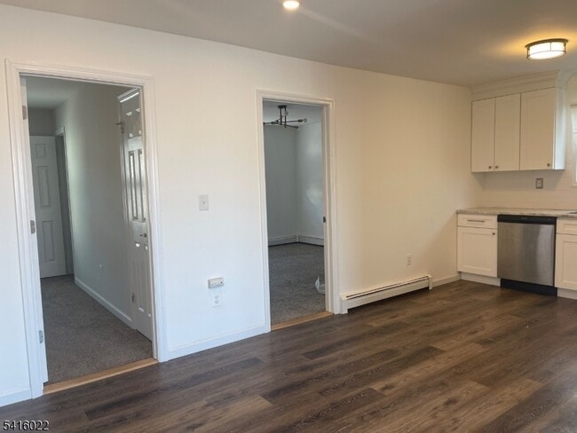 Building Photo - 404 S 5th St