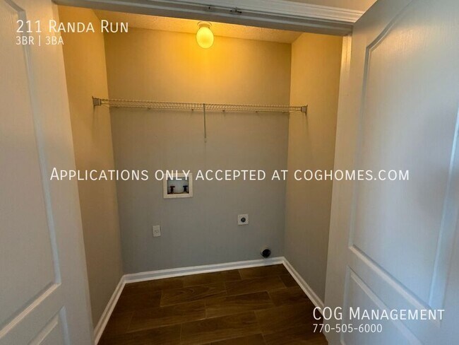 Building Photo - 211 Randa Run