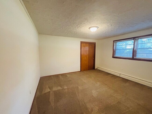 Building Photo - 208 Broce Dr