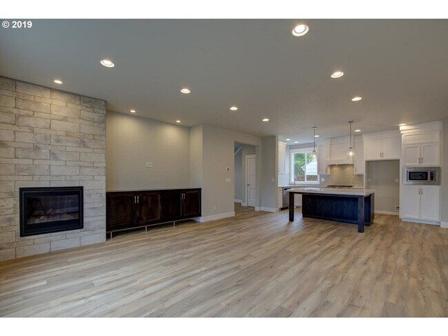 Building Photo - Stylish 3-Bedroom Home w/ Flex Space, Cove...