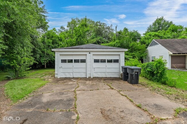 Building Photo - Check Out this 3 bed 2 bath
