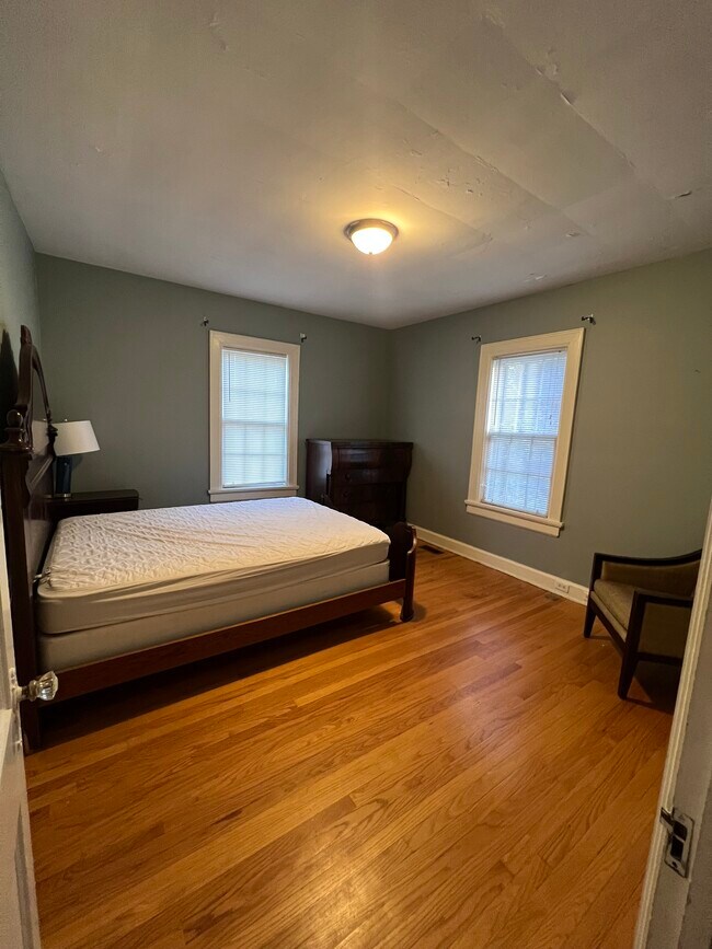 Building Photo - 815 W Johnson St