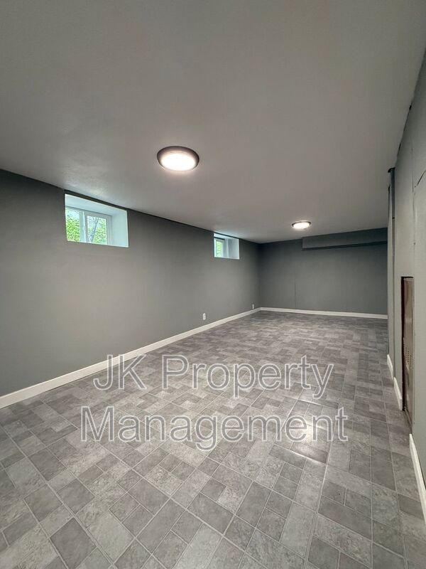 Building Photo - 1012 3rd Ave S