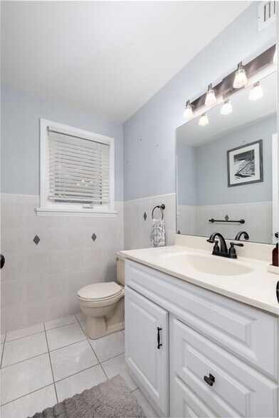 Building Photo - 410 Farmington Ave