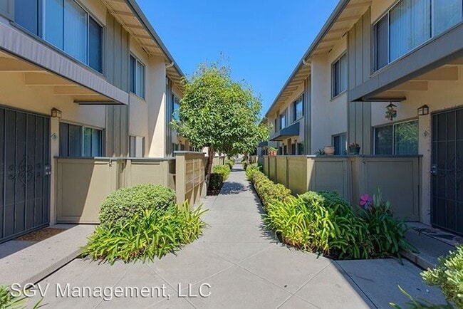 Building Photo - 500-502 Orange Ave