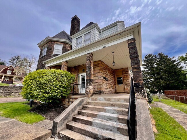 Building Photo - 212 N Highland Ave