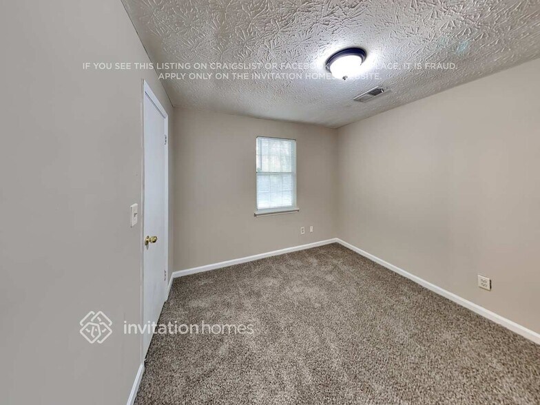 Building Photo - 7951 E Field Dr