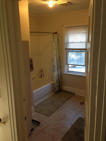 Building Photo - 203 Hillside Ave