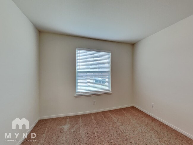 Building Photo - 12061 Latour Vly