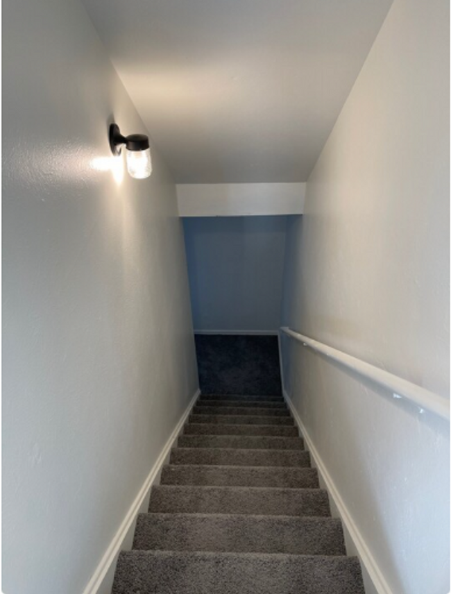 Building Photo - Triplex townhome blocks away from Anshutz ...