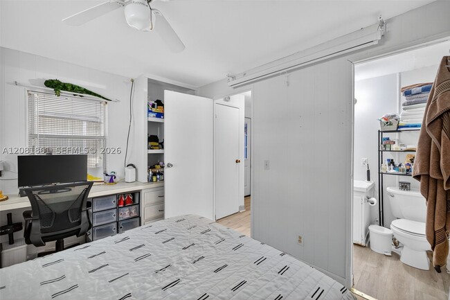 Building Photo - 2430 SW 53rd St
