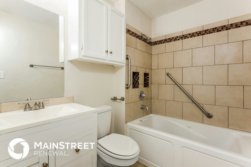 Building Photo - 908 N 5th St