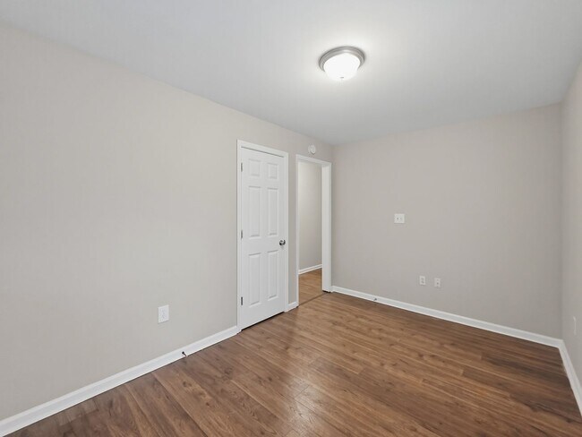 Building Photo - Fantastic 4 bedroom 2 bath home - Housing Vouchers Accepted