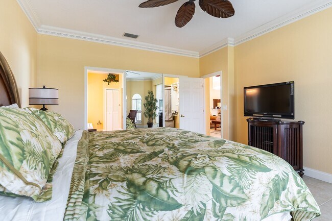 Building Photo - Beautiful 2-Bed Pool Home with Deeded Golf...