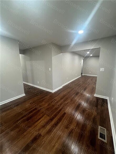 Building Photo - 1860 Broadwell St SW