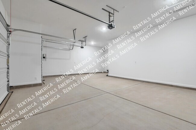 Building Photo - 10858 W Yates Ln