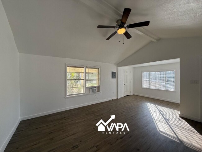 Building Photo - 206 Southlawn Ave