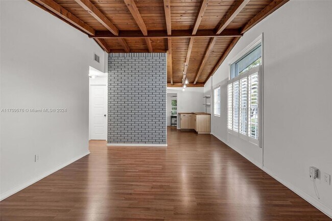 Building Photo - 6292 SW 31st St