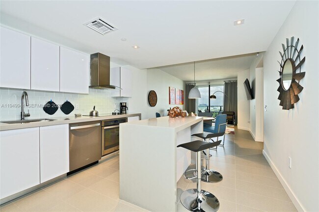 Building Photo - 1600 NE 1st Ave