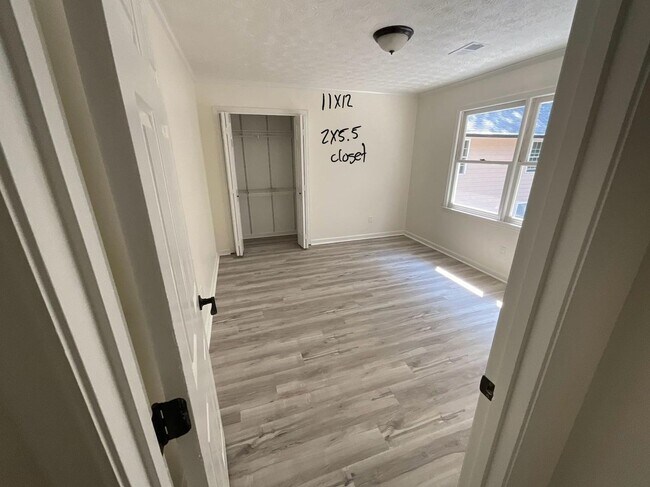 Building Photo - Spacious 4BR Duplex in Riverdale