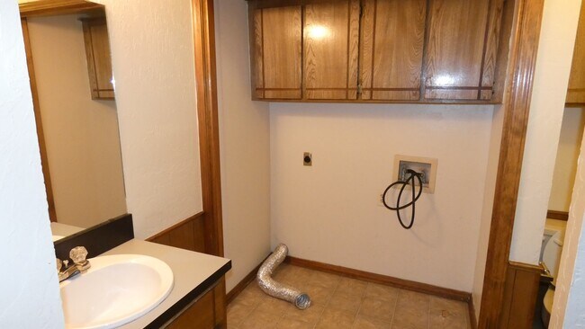 Building Photo - 4034 NW Ozmun Ave