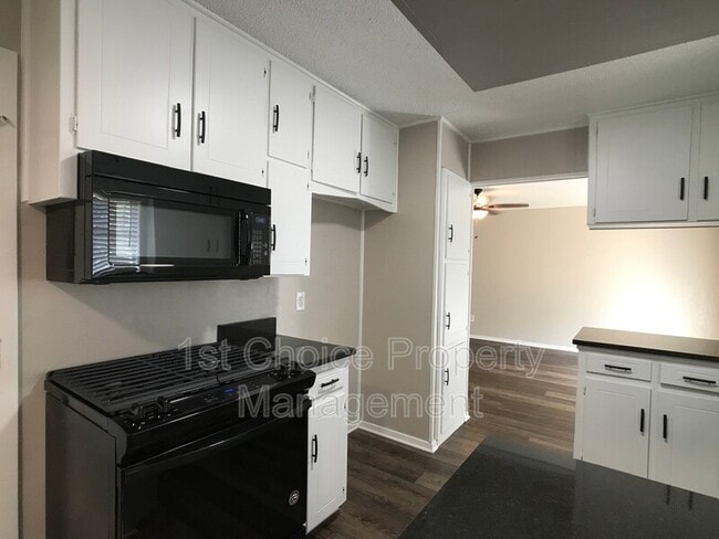 Building Photo - 6040 Blueridge Dr