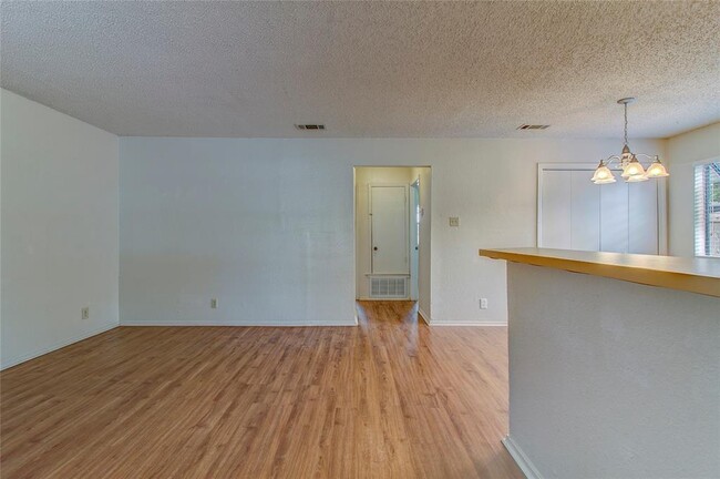 Building Photo - 400 Hedgewood Dr