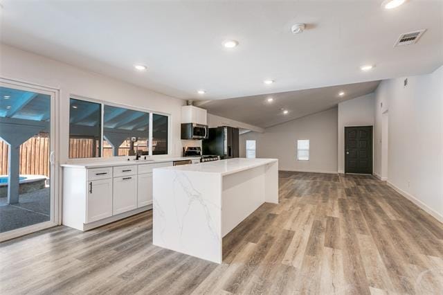 Building Photo - 1535 Carnation Dr
