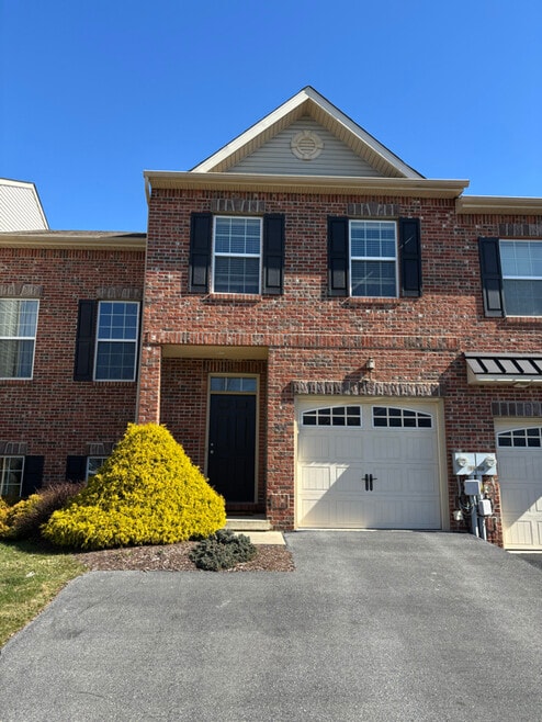 Building Photo - 300 Milkweed Dr