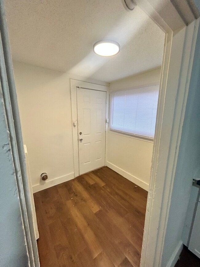 Building Photo - 2922-2924 Ruckle Street