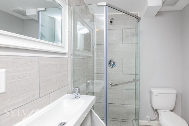 Building Photo - Prepare to fall in love with this 3 BR, 2 ...