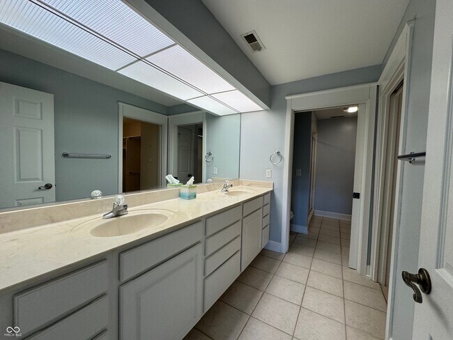 Building Photo - 8690 Jaffa Ct W Dr