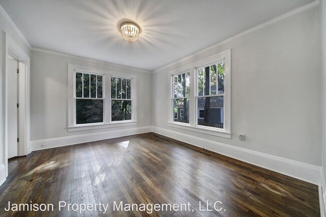 Building Photo - 2 br, 1 bath House - 205 W 6th St