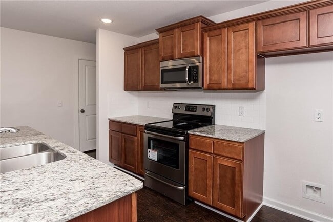 Building Photo - 105 Lion Dr N