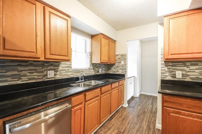 Building Photo - 5210 Greylog Dr