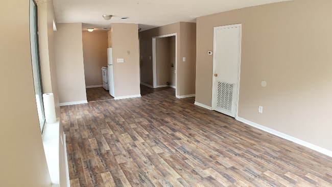 Building Photo - 100 Highland Forest Dr
