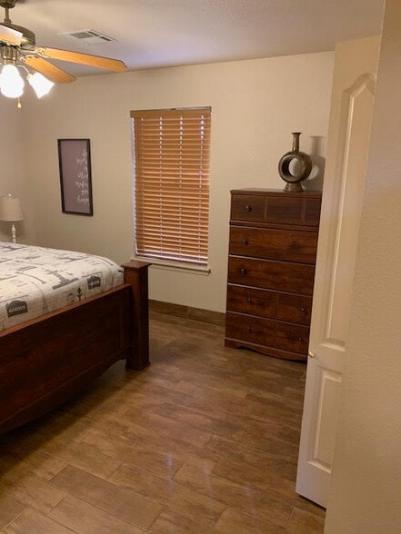 Back Bedroom - 3559 Rosewood Ave