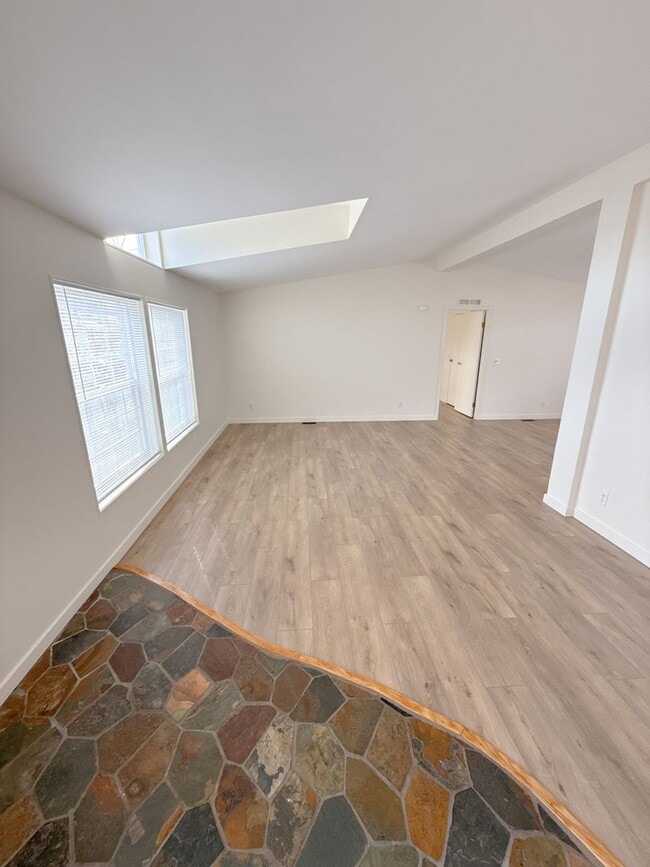 Building Photo - 3 Bedroom, 2 bath house