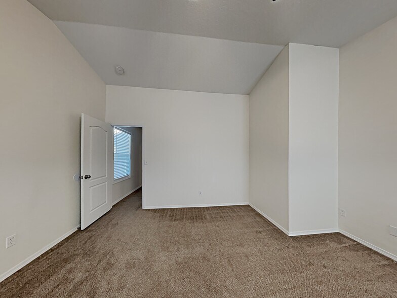 Building Photo - 9551 W Portola Dr