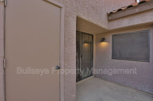 Building Photo - 925 N College Ave