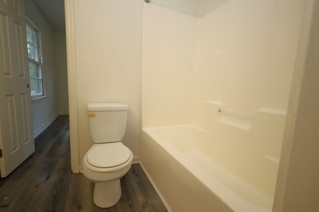 Building Photo - 743 E Brookwood Dr