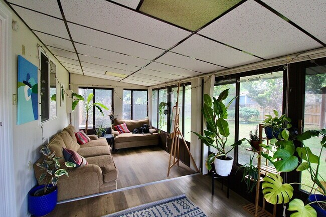 Building Photo - 1405 Abilene Dr
