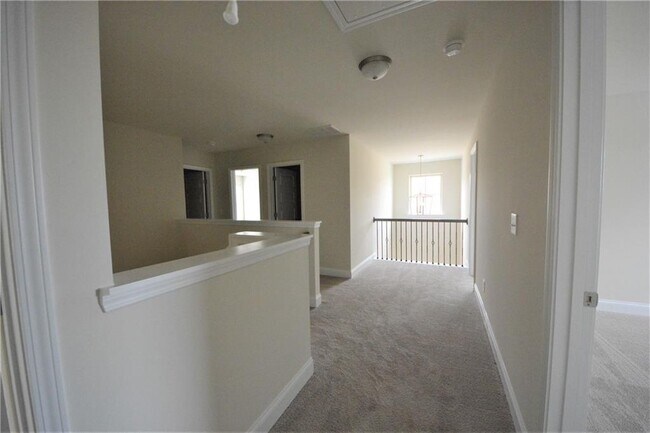 Building Photo - 68 Hellen Vly Dr