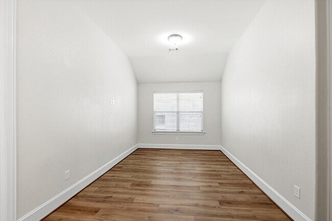 Building Photo - 2226 Falcon Brook Dr