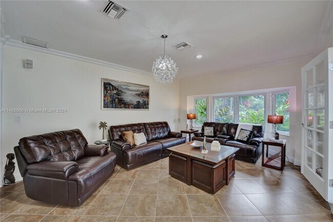 Building Photo - 1247 Seminole Dr