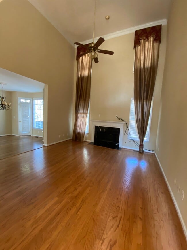 Building Photo - 137 Towne Park Dr