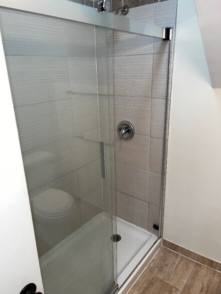 Building Photo - 527 Flynn Ave