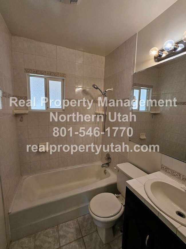 Building Photo - Charming 2-bedroom Home in Layton Now Avai...