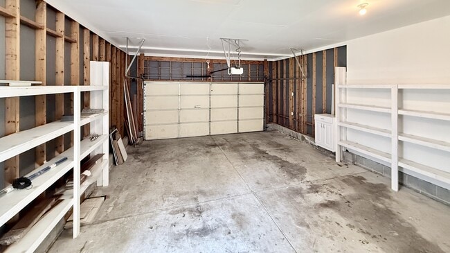 Building Photo - 2729 E Shoreham St