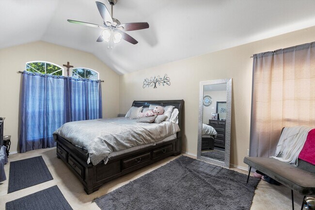 Building Photo - Large 3-Bedroom Home in West Round Rock!